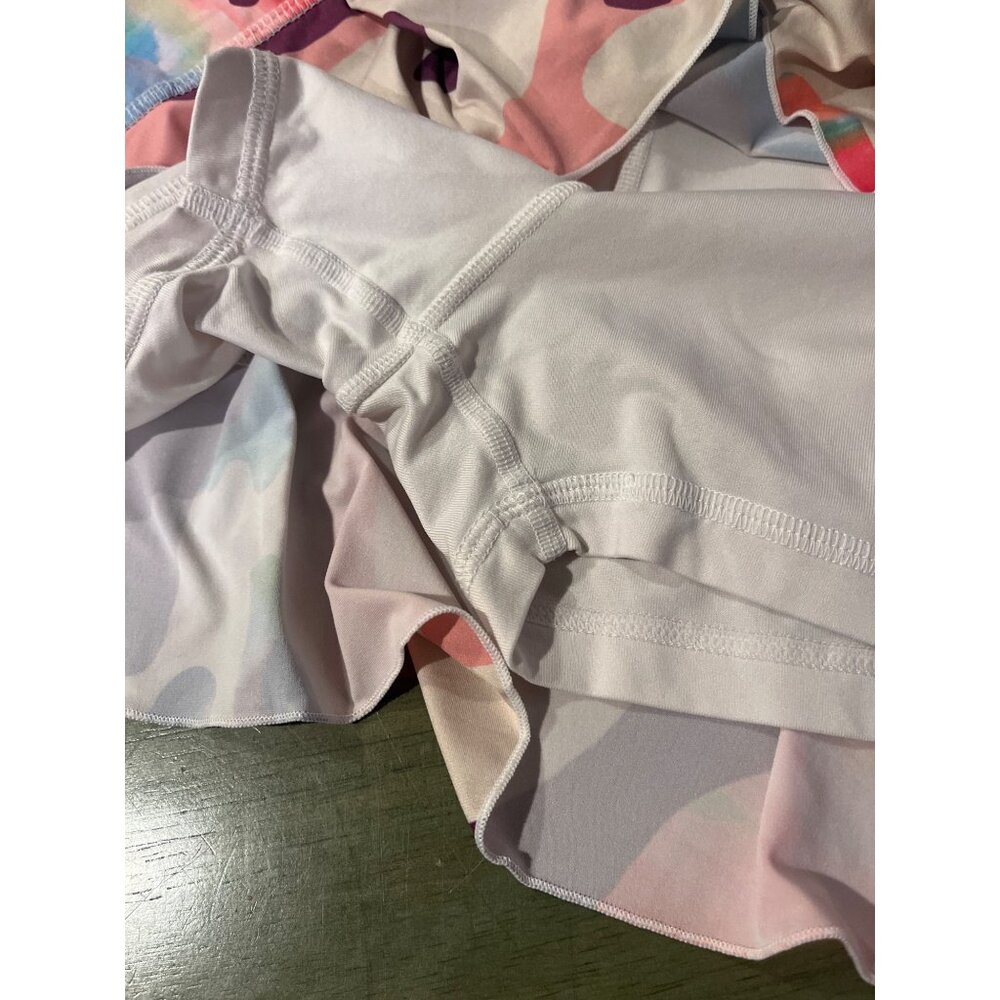 Sofibella Womens Medium Tennis Skort With Colorful Abstract Print & Ruffle Hem - Picture 4 of 7